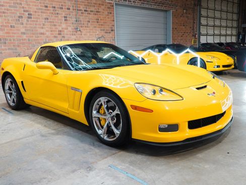 Used 2013 Chevrolet Corvette Grand Sport w/ 3LT Preferred Equipment Group RWD image 3