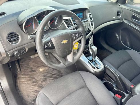 Used 2016 Chevrolet Cruze LT FWD image 2
