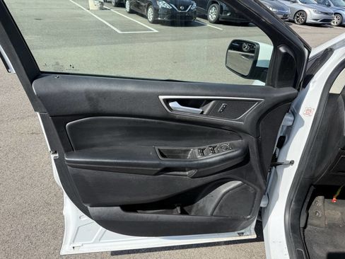 Used 2022 Ford Edge SEL image 17