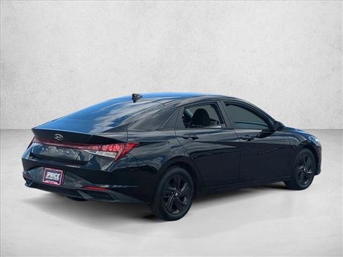 Used 2021 Hyundai Elantra SEL w/ Convenience Package FWD image 5