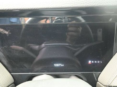 Used 2025 GMC Yukon XL Denali AWD/4WD image 4