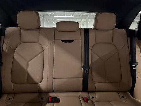 Certified 2026 Porsche Macan AWD/4WD image 28