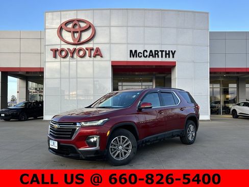 Used 2023 Chevrolet Traverse LT image 1