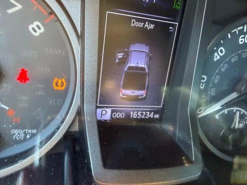 Used 2018 Toyota Tacoma TRD Off-Road image 17