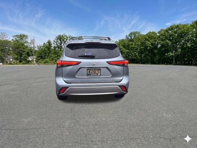 Used 2023 Toyota Highlander Platinum AWD/4WD image 12