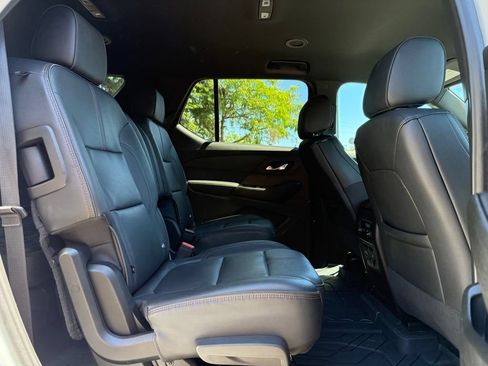 Used 2023 Chevrolet Traverse RS w/ LPO, Floor Liner Package FWD image 18