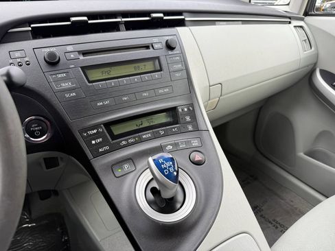 Used 2011 Toyota Prius Three image 19