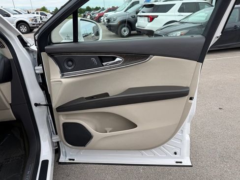 Used 2019 Lincoln Nautilus Reserve FWD image 20