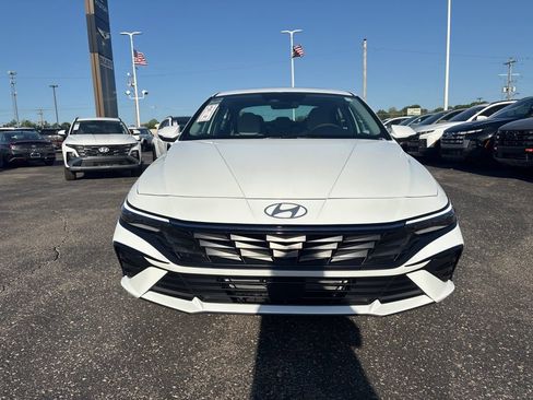New 2026 Hyundai Elantra Limited FWD image 2