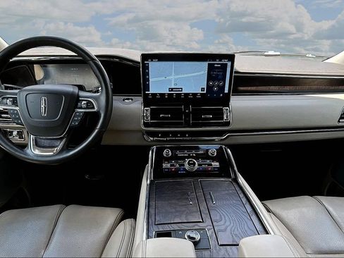 Used 2022 Lincoln Navigator Reserve AWD/4WD image 7