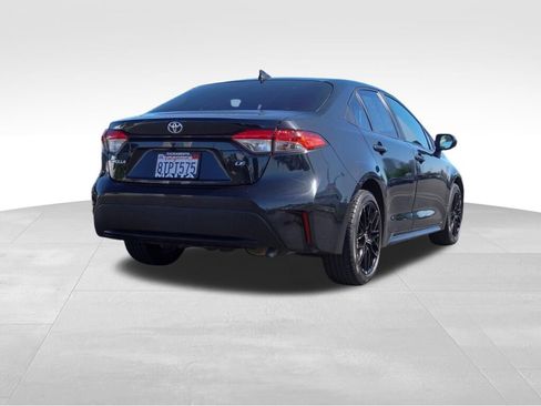 Used 2020 Toyota Corolla LE image 3