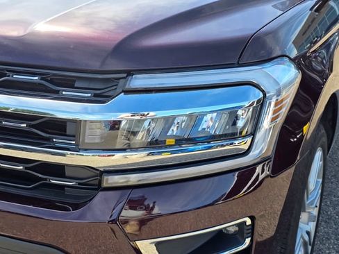Used 2024 Ford Expedition Limited AWD/4WD image 3