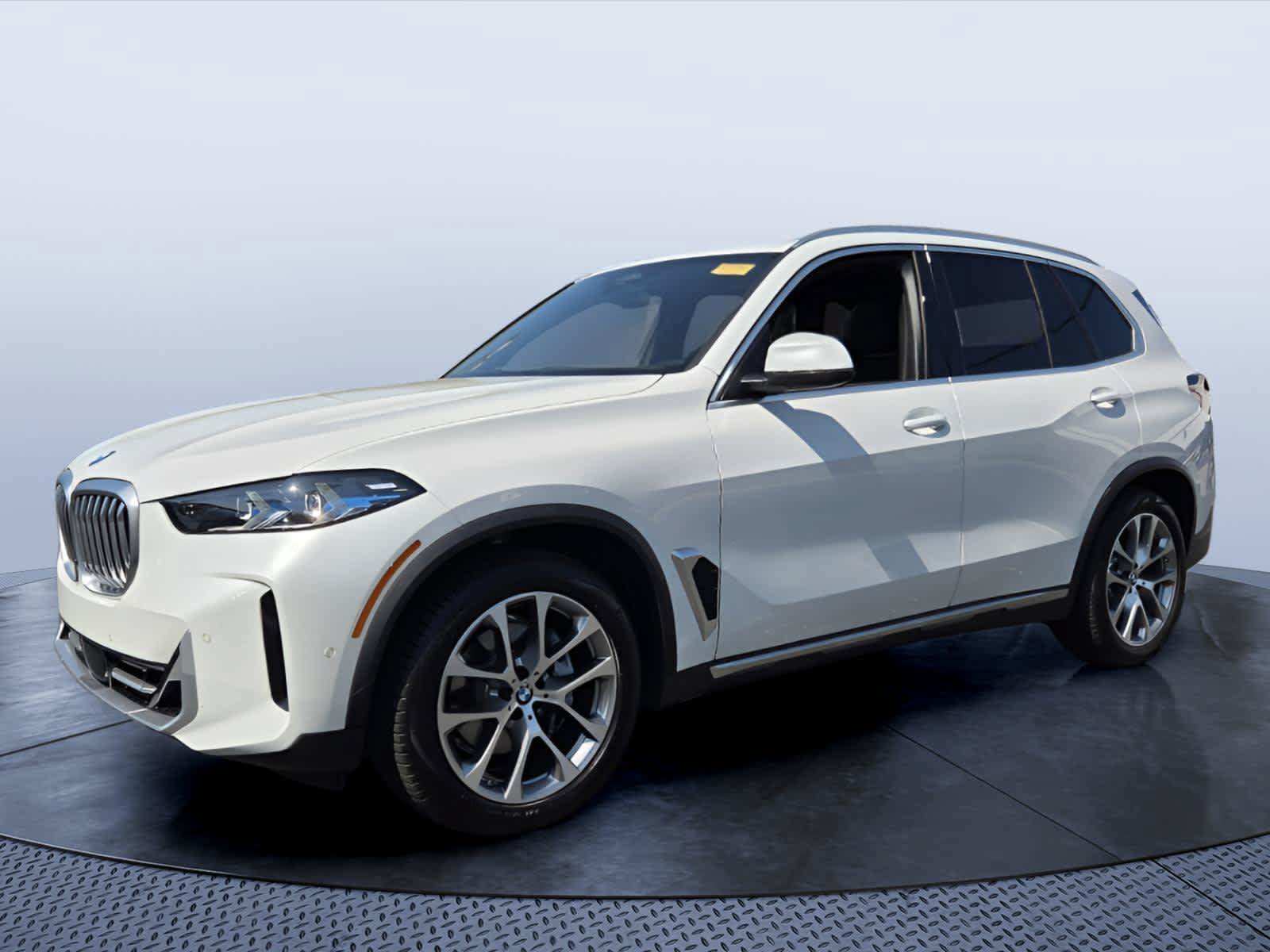 Certified 2024 BMW X5 xDrive40i w/ Premium Package AWD/4WD image 2