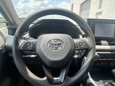 Used 2019 Toyota RAV4 XLE w/ Convenience Package FWD image 20