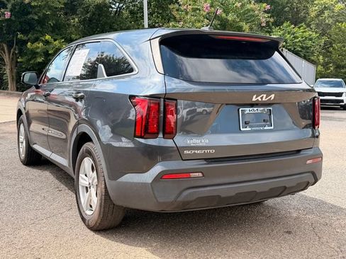 Certified 2023 Kia Sorento LX FWD image 3
