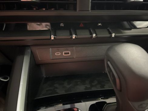 Used 2024 Chevrolet Colorado Trail Boss w/ Technology Package image 21