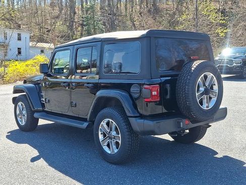 Used 2022 Jeep Wrangler Unlimited Sahara w/ Cold Weather Group AWD/4WD image 8