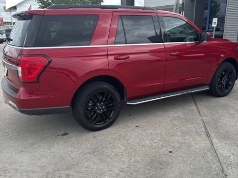 Used 2022 Ford Expedition XLT RWD image 3