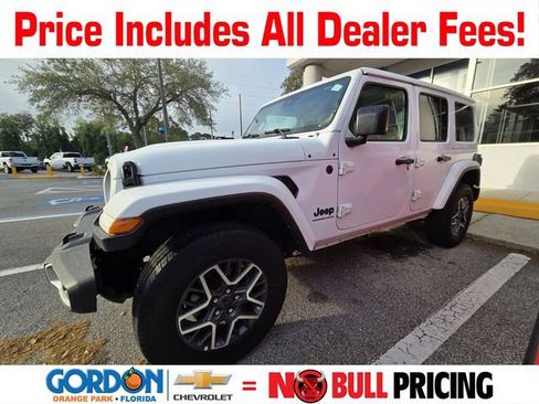 Used 2025 Jeep Wrangler Unlimited Sahara AWD/4WD image 1