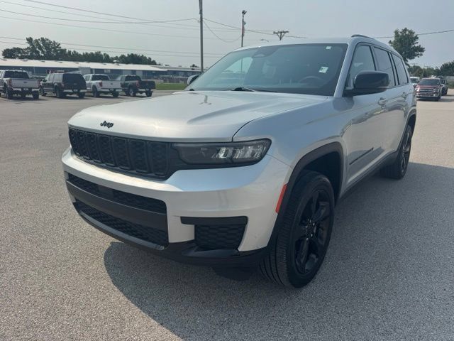 Used 2023 Jeep Grand Cherokee L Laredo AWD/4WD image 1