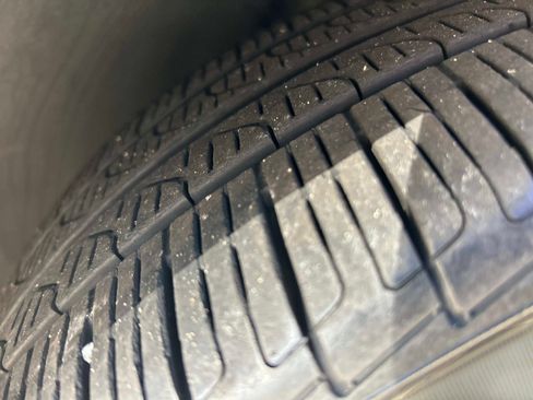 Used 2017 Mercedes-Benz E 300 4MATIC image 19