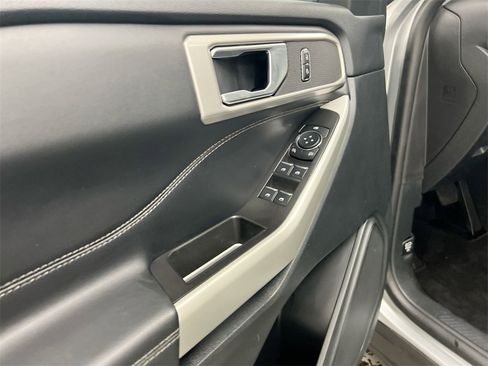 Used 2023 Ford Explorer XLT image 20