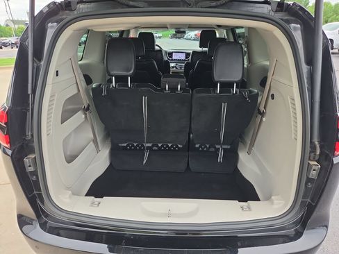 Used 2024 Chrysler Pacifica Touring-L FWD image 30