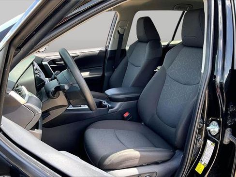 Certified 2025 Toyota RAV4 XLE FWD image 8