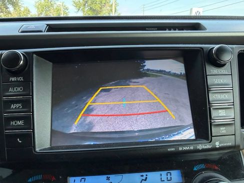 Used 2018 Toyota RAV4 XLE AWD/4WD image 26