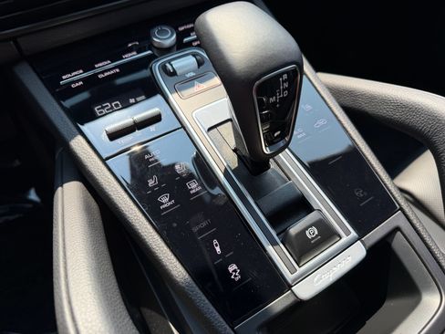 Certified 2023 Porsche Cayenne Coupe AWD/4WD image 16