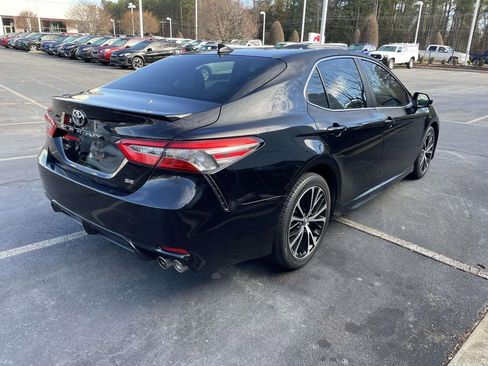 Used 2019 Toyota Camry SE image 10