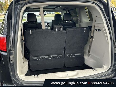 Used 2019 Chrysler Pacifica Limited image 9