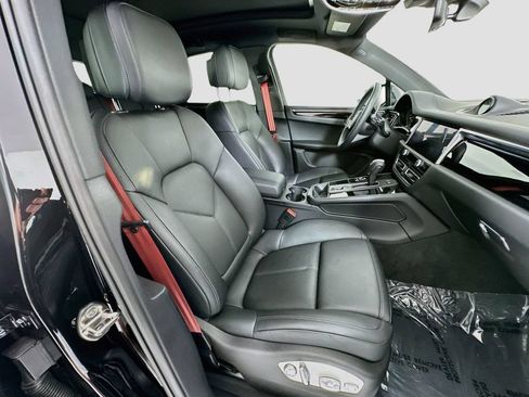 Certified 2026 Porsche Macan AWD/4WD image 30