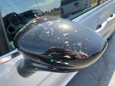 Used 2024 Chrysler Pacifica Touring-L FWD image 13