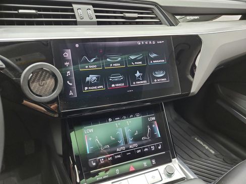Used 2024 Audi Q8 e-tron Premium Plus w/ Premium Plus Package AWD/4WD image 10