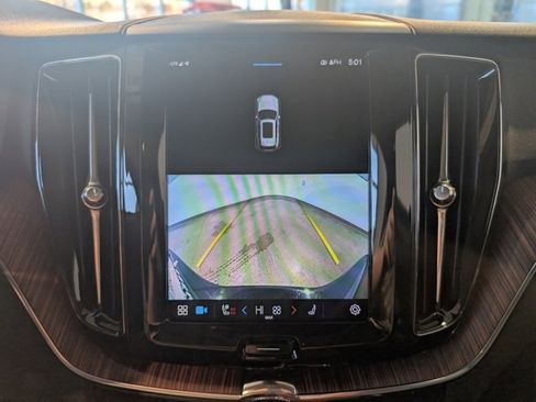 Used 2023 Volvo XC60 B5 Plus image 21