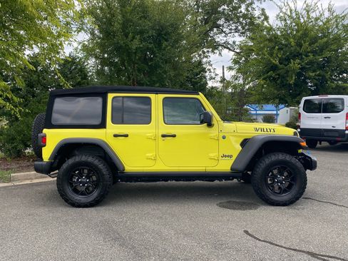 Used 2024 Jeep Wrangler Unlimited AWD/4WD image 3
