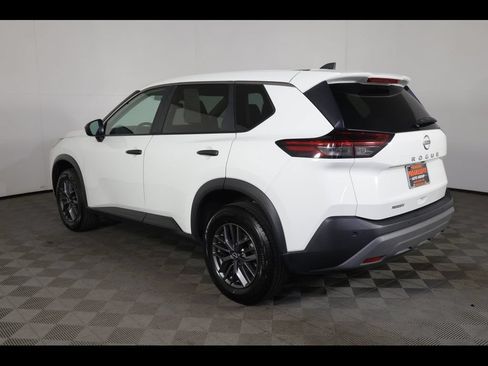 Used 2023 Nissan Rogue S FWD image 11