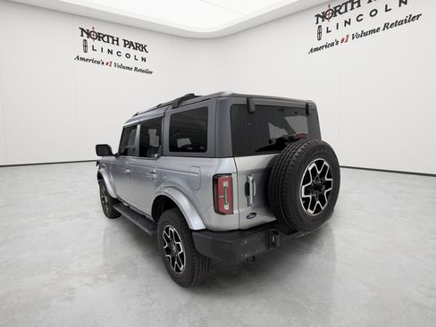 Used 2024 Ford Bronco Outer Banks AWD/4WD image 3