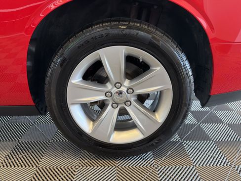 Used 2023 Dodge Challenger SXT image 7