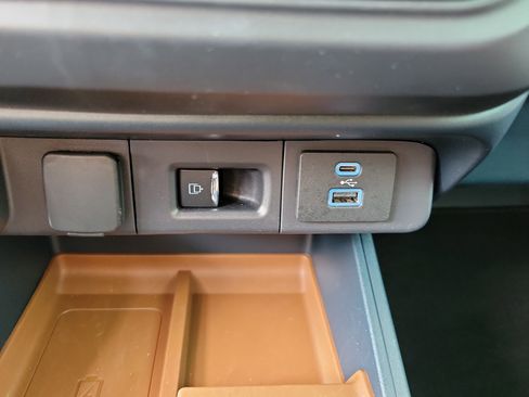 Used 2024 Ford Maverick Lariat w/ 4K Tow Package image 24