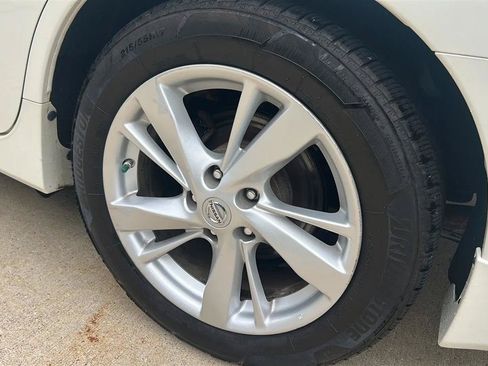 Used 2015 Nissan Altima 2.5 SV w/ Convenience Package FWD image 13
