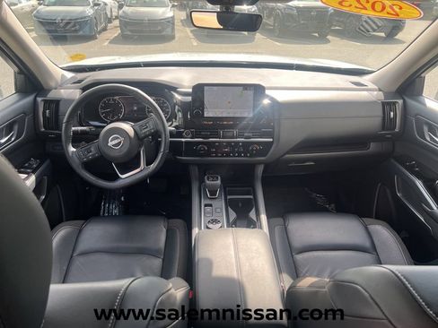 Certified 2023 Nissan Pathfinder SL AWD/4WD image 17
