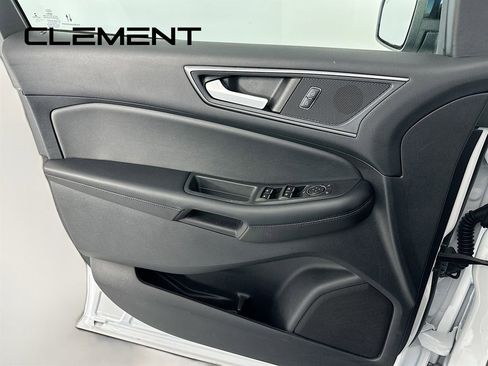 Used 2022 Ford Edge SE w/ Black Appearance Package image 26