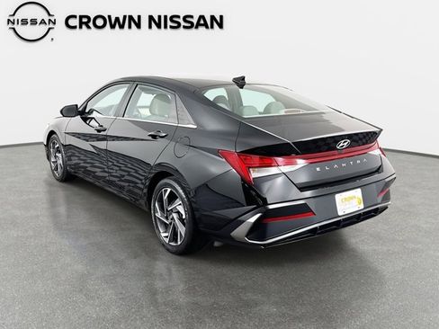 Used 2025 Hyundai Elantra SEL image 8