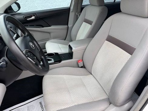 Used 2014 Toyota Camry LE image 12
