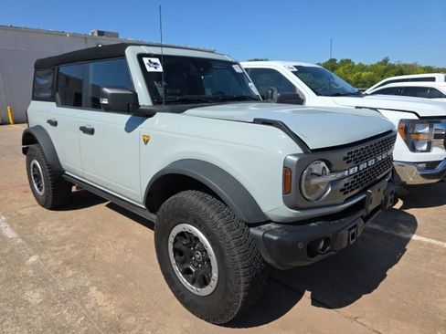 Used 2023 Ford Bronco Badlands w/ Sasquatch Package AWD/4WD image 7