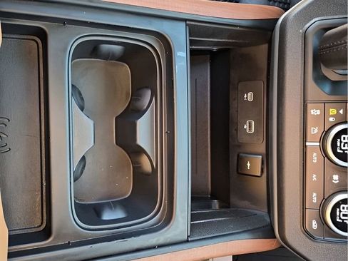 Used 2024 Land Rover Defender 130 X image 41