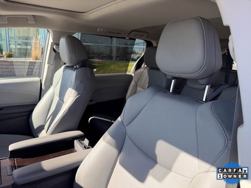 Used 2024 Toyota Sienna XLE image 9