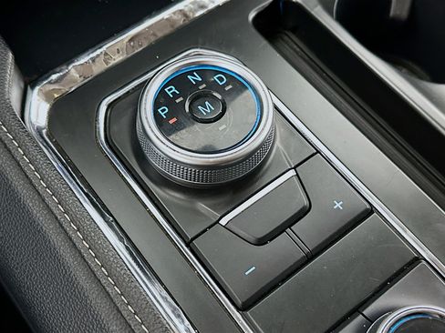 Used 2024 Ford Expedition Max XLT image 24